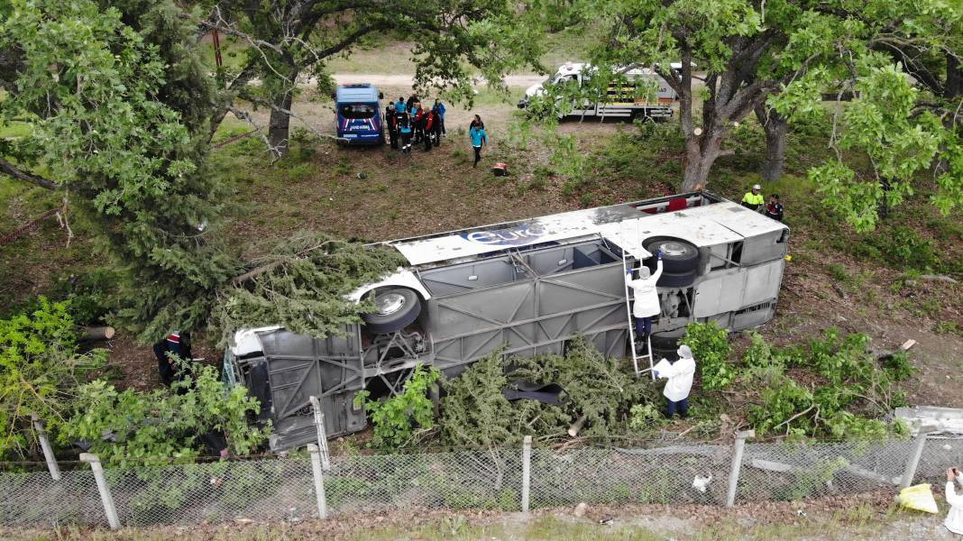 Kırklareli'nde yolcu otobüsü devrildi: 11 yaralı - Resim: 13